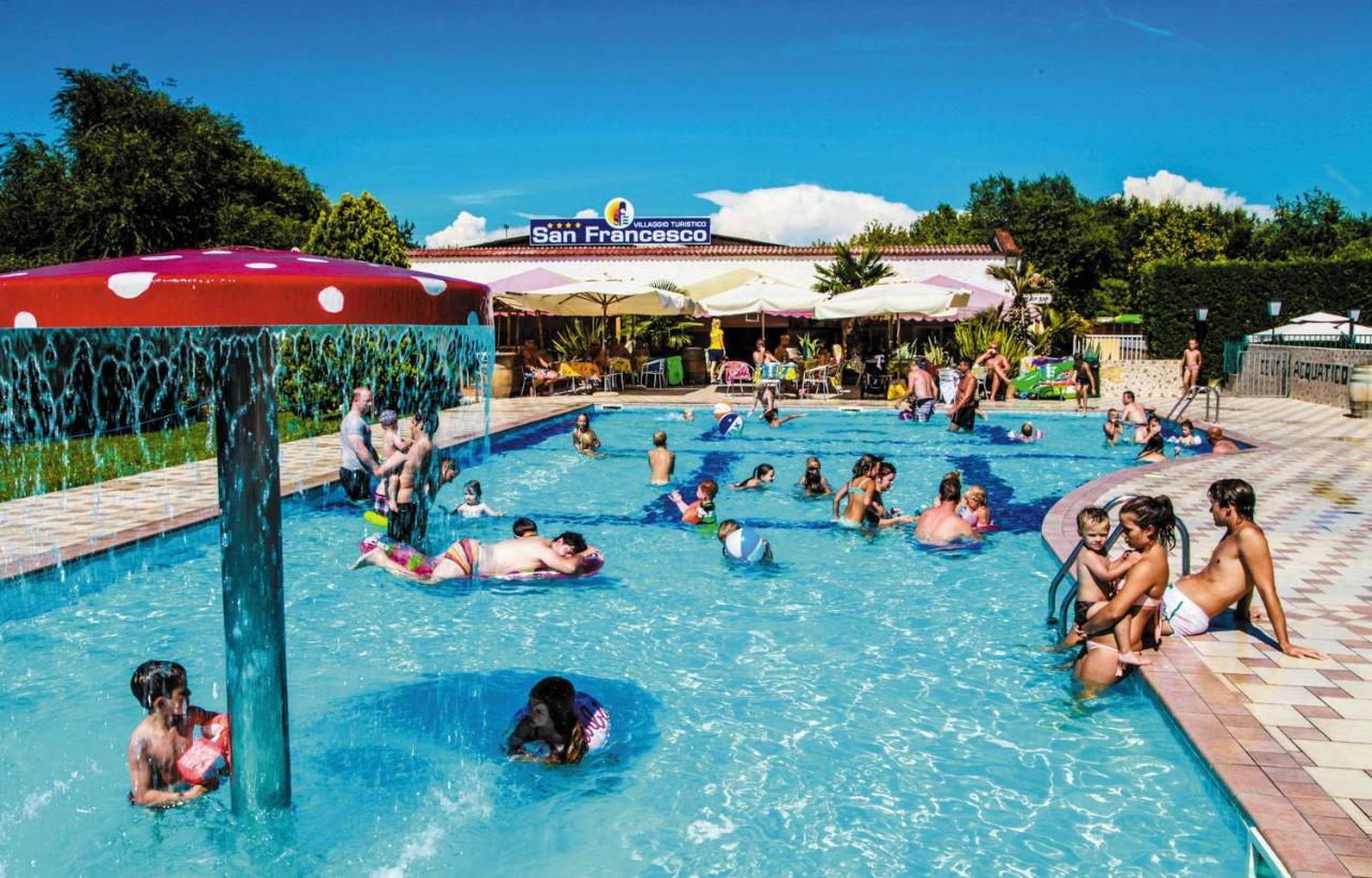 Victoria Mobilehome In Centro Vacanze San Francesco Duna Verde Exteriér fotografie